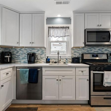 Newly Renovated 4 Bedroom Home Only 2 Blocks From The Beach! Wildwood Eksteriør billede